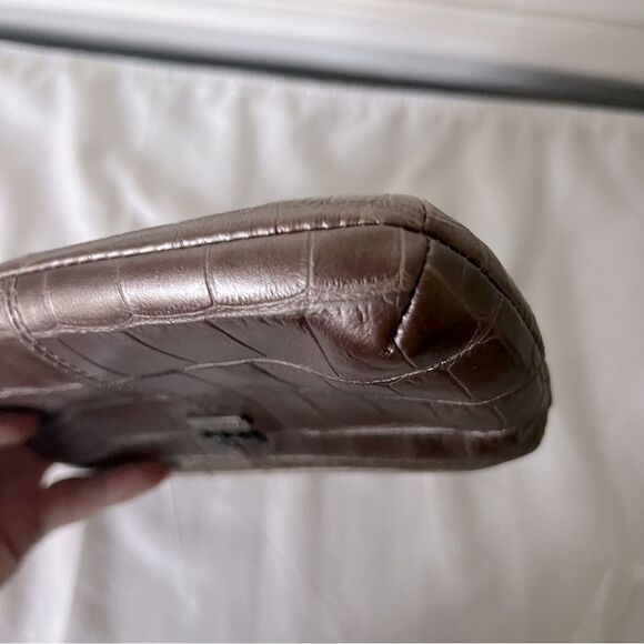 COACH small wristlet bronze Embossed Alligator/croc design - Picture 6 of 14